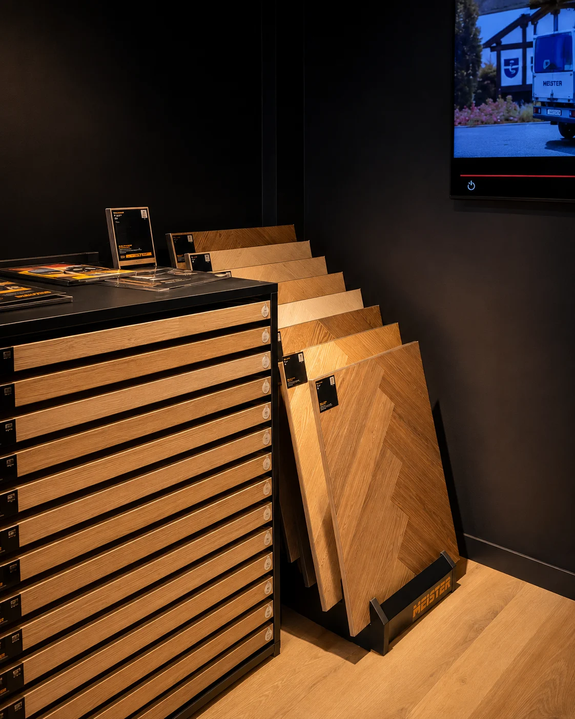 Expositor de muestras de madera en MEISTER Córdoba